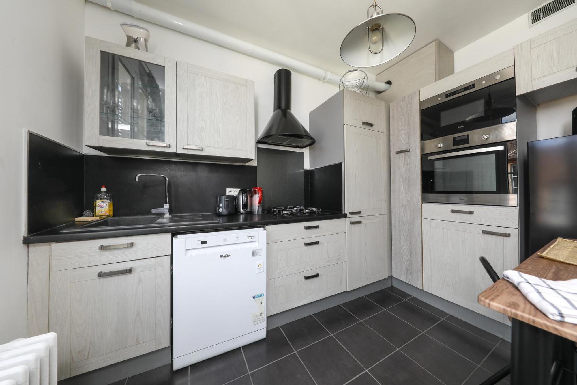 Charmant Appartement Dans Le Centre Ville, A 2 Minutes Du Palais Compiegne Exterior photo