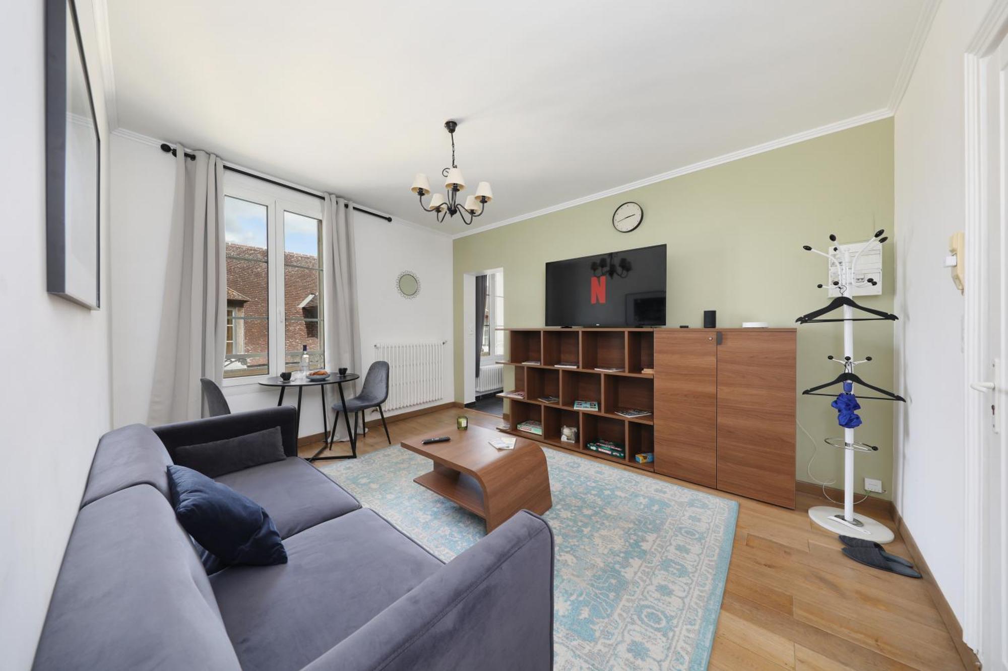 Charmant Appartement Dans Le Centre Ville, A 2 Minutes Du Palais Compiegne Exterior photo
